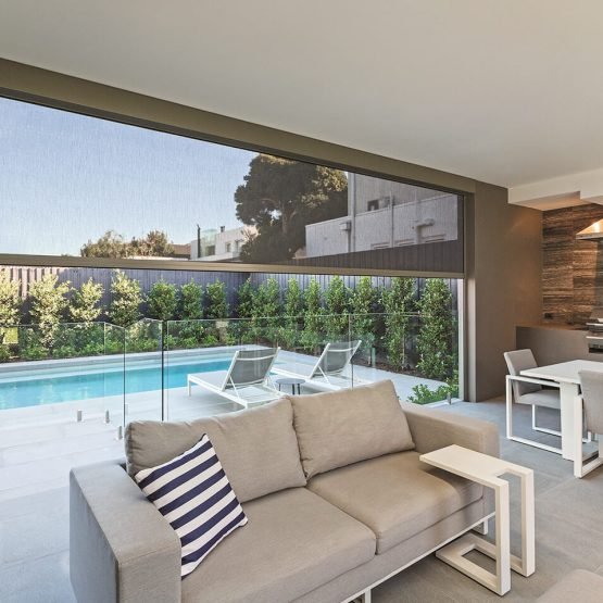 Zipscreen-blind-poolscene-outdoor